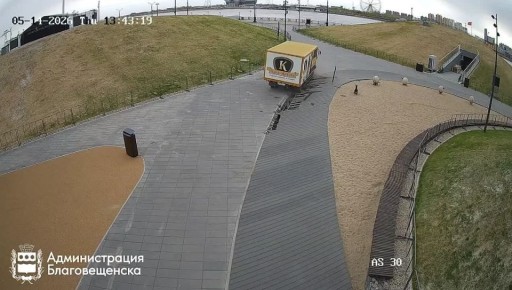 Водитель, который повредил деревянное покрытие на «Трибуны Холл», возместит ущерб в полном объеме