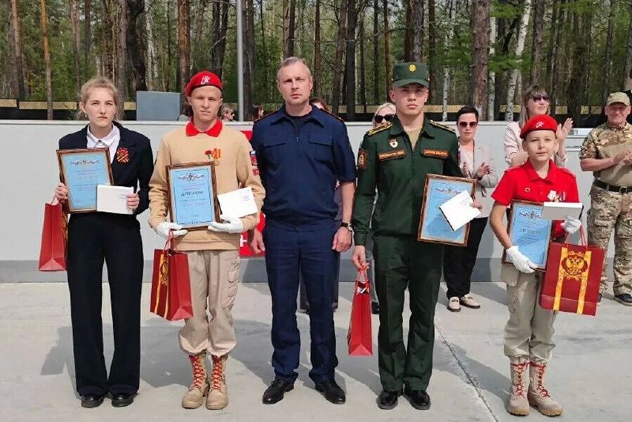 В Благовещенске в центре патриотического воспитания «Авангард» состоялась торжественная церемония, на которой наградили юных амурчан