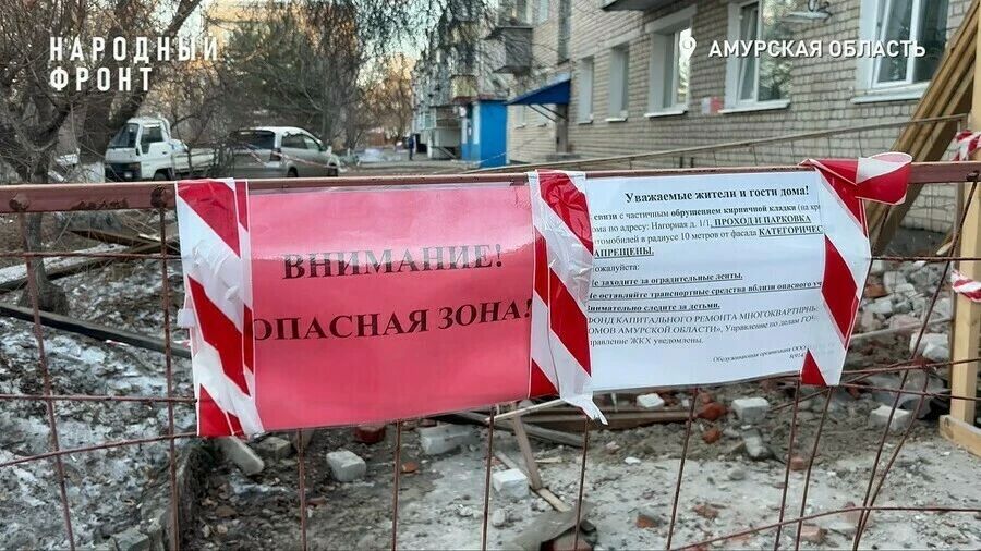 В жилом доме на улице Нагорной, 1/1, после обрушения крыши демонтируют часть стен