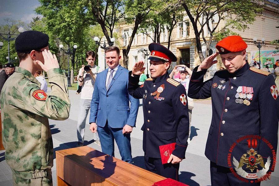 "Дорога в новую жизнь" — кадеты Росгвардии получили сертификаты об окончании обучения в профильном классе Управления Росгвардии по Амурской области "Дорога в новую жизнь" — кадеты Росгвардии получили сертификаты об окончании обучения в профильном классе Управления Росгвардии по Амурской области