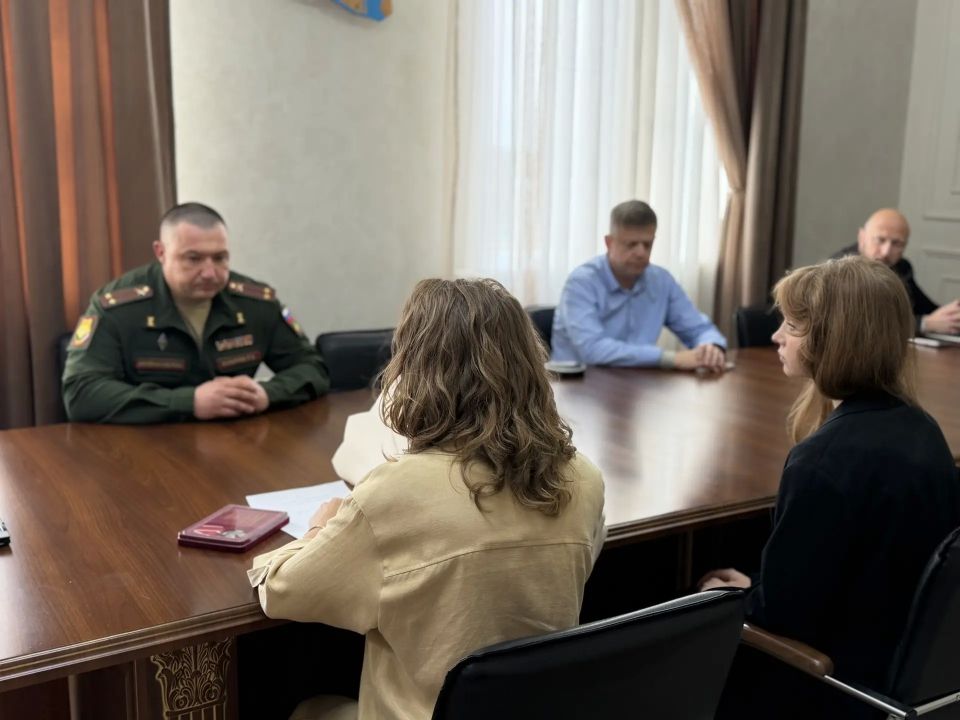 Сегодня передал Ордена Мужества родным двух наших мужчин: Евгения Анатольевича Егорова и Джахонгира Фахридиновича Рашидова Сегодня передал Ордена Мужества родным двух наших мужчин: Евгения Анатольевича Егорова и Джахонгира Фахридиновича Рашидова