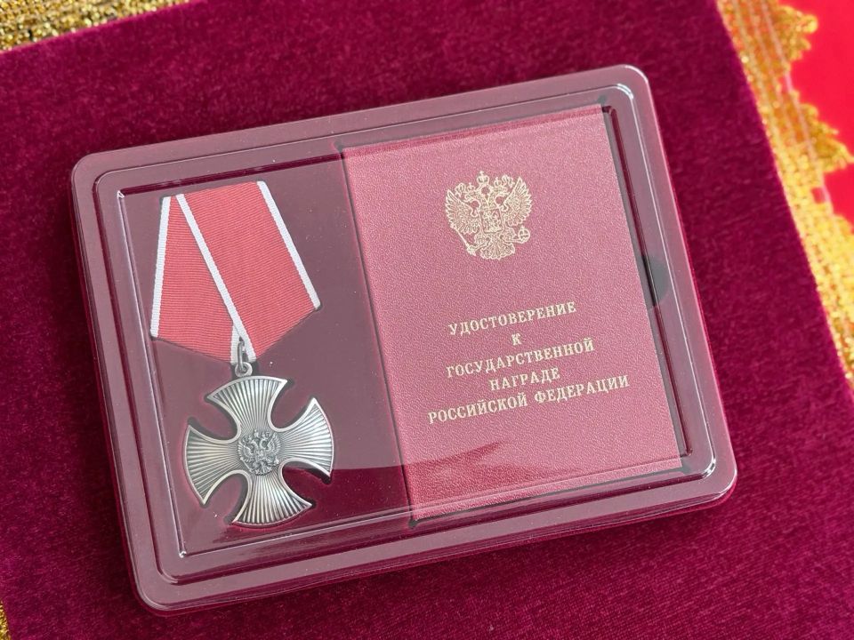Сегодня передал Ордена Мужества родным двух наших мужчин: Евгения Анатольевича Егорова и Джахонгира Фахридиновича Рашидова Сегодня передал Ордена Мужества родным двух наших мужчин: Евгения Анатольевича Егорова и Джахонгира Фахридиновича Рашидова