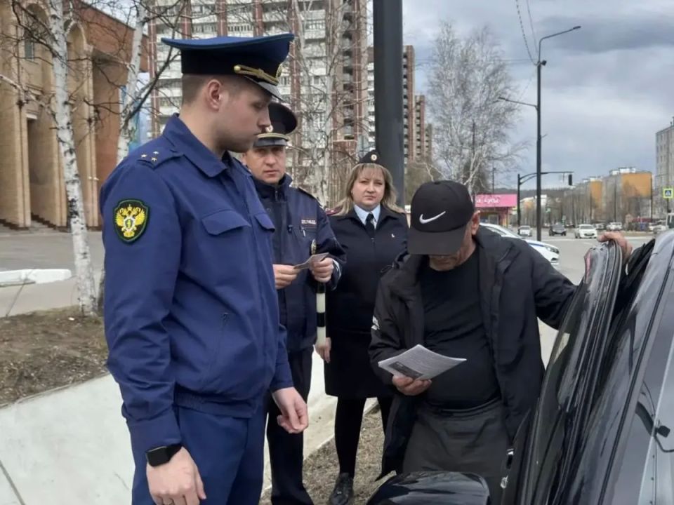 В Тынде городская прокуратура провела мероприятия по профилактике нарушений в сфере безопасности дорожного движения В Тынде городская прокуратура провела мероприятия по профилактике нарушений в сфере безопасности дорожного движения