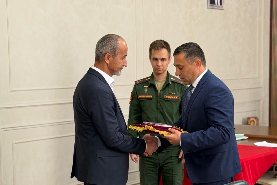 Сегодня передал Ордена Мужества родным двух наших мужчин: Евгения Анатольевича Егорова и Джахонгира Фахридиновича Рашидова Сегодня передал Ордена Мужества родным двух наших мужчин: Евгения Анатольевича Егорова и Джахонгира Фахридиновича Рашидова