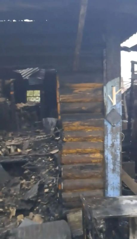 В амурском поселке сгорел жилой дом В амурском поселке сгорел жилой дом