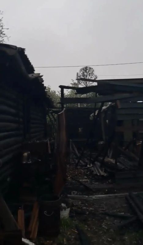 В амурском поселке сгорел жилой дом В амурском поселке сгорел жилой дом