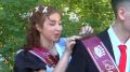 Школьный вальс, букеты цветов, слезы родителей и педагогов