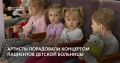 Благовещенские циркачи порадовали концертом детей городской больницы