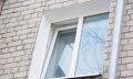 Вечером в пятницу, 3 июля, в Благовещенске из окна квартиры на втором этаже многоквартирного дома выпала девочка 2022 года рождения
