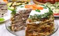 Блинный торт с курицей и грибами — быстро и эффектно для домашнего стола