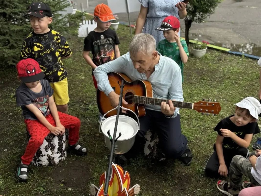 Дорогие благовещенцы! С Днём семьи, любви и верности! Дорогие благовещенцы! С Днём семьи, любви и верности!