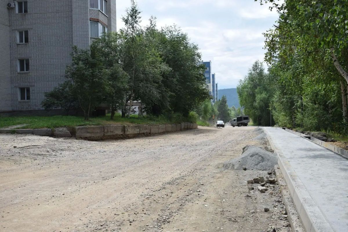 Фото дня В Тынде обновляют ряд улиц по президентскому нацпроекту Фото дня В Тынде обновляют ряд улиц по президентскому нацпроекту