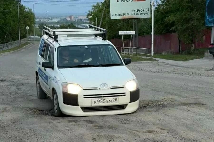 Жители села Чигири пожаловались на состояние улицы Центральной – единственной дороги, соединяющей населенный пункт с Игнатьевским и Новотроицким шоссе Жители села Чигири пожаловались на состояние улицы Центральной – единственной дороги, соединяющей населенный пункт с Игнатьевским и Новотроицким шоссе