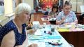 Пенсионеры Благовещенска учатся рисовать картины