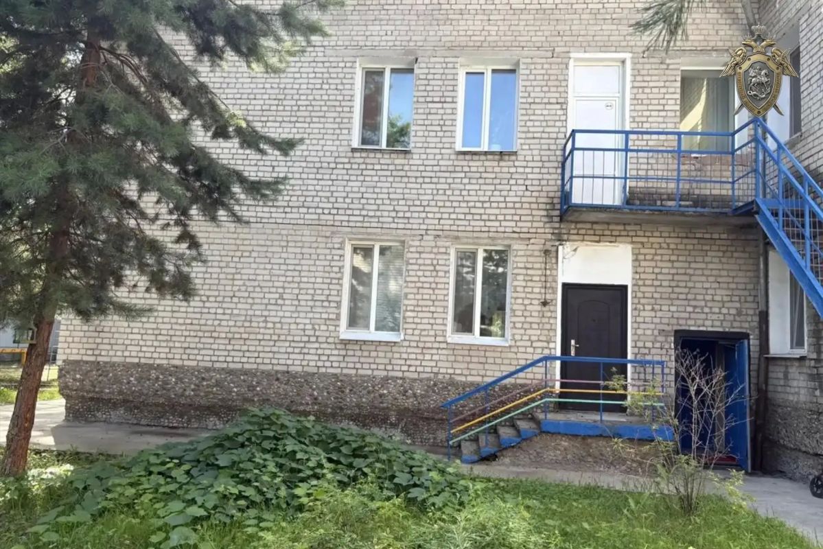 В Благовещенске по факту падения ребенка из окна детского сада возбуждено уголовное дело