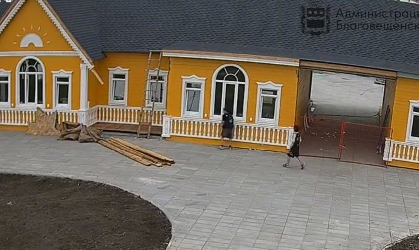 Ущерб в полмиллиона рублей: в Благовещенске вандалы разгромили «Амурские сезоны» Ущерб в полмиллиона рублей: в Благовещенске вандалы разгромили «Амурские сезоны»