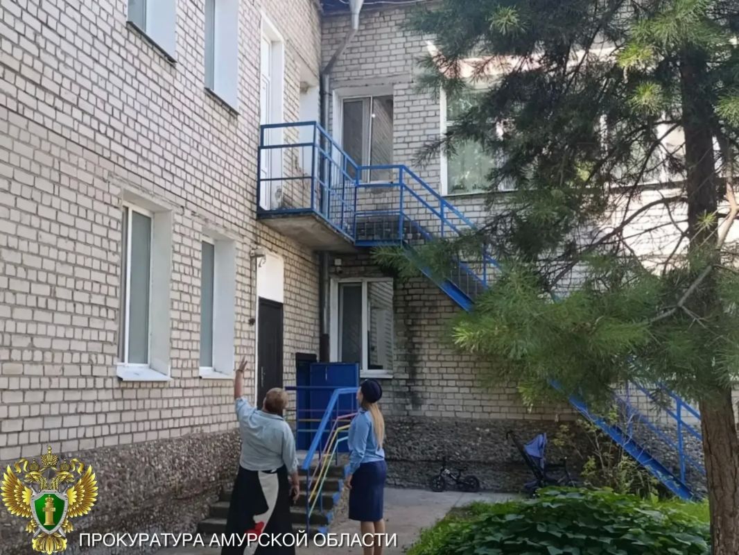 Прокуратура города Благовещенска проверяет обстоятельства выпадения ребенка из окна детского сада
