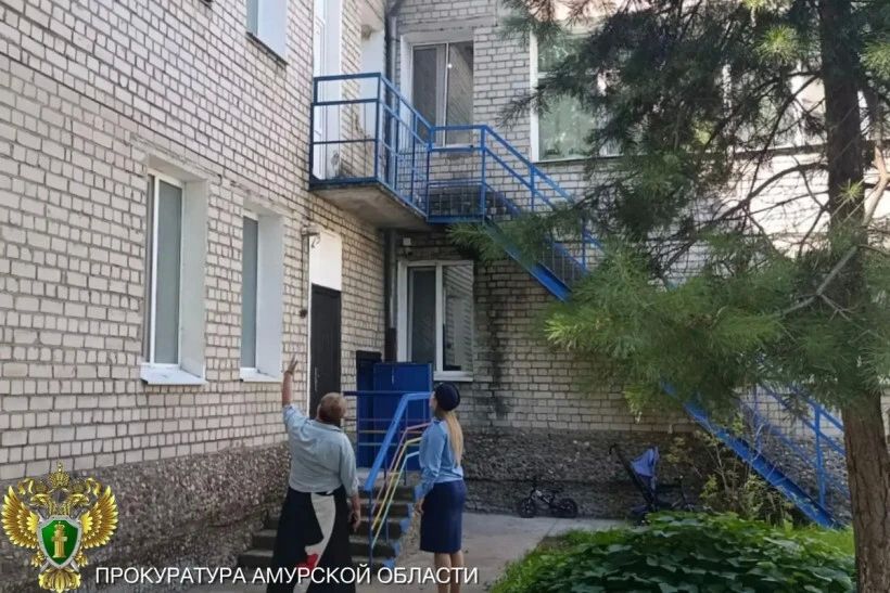 В Благовещенске завели уголовное дело из-за выпавшего из окна воспитанника детского сада