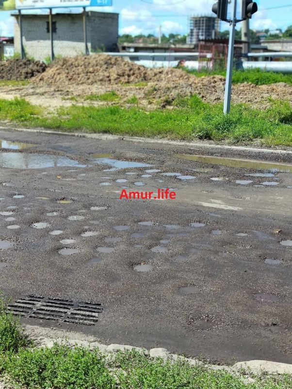 Жители микрорайона Тепличный в Благовещенске вновь пожаловались на состояние дорог Жители микрорайона Тепличный в Благовещенске вновь пожаловались на состояние дорог
