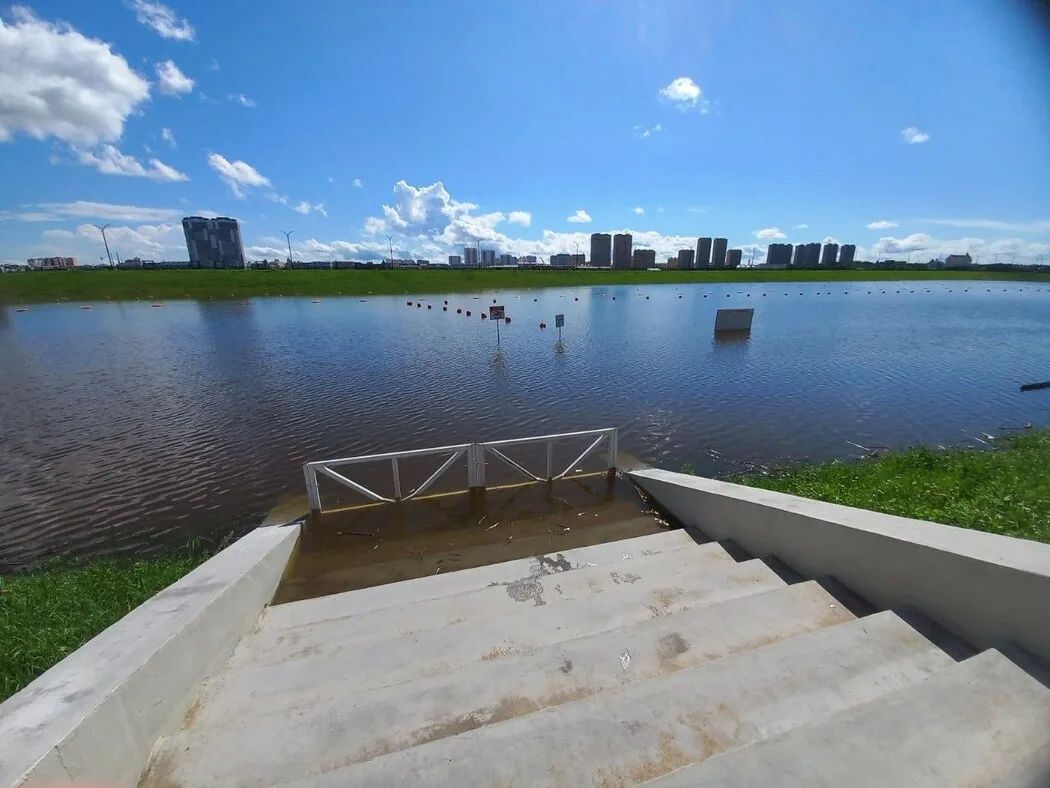 В областном центре на «Серебряной миле» пляж «Пограничный» скрылся под водой В областном центре на «Серебряной миле» пляж «Пограничный» скрылся под водой