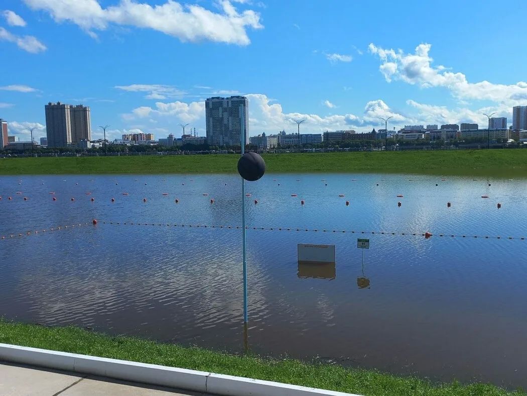 В областном центре на «Серебряной миле» пляж «Пограничный» скрылся под водой В областном центре на «Серебряной миле» пляж «Пограничный» скрылся под водой