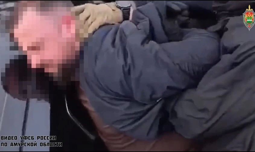 Житель Тынды получил срок за попытку подкупить сотрудника ФСБ, чтобы вести незаконную золотодобычу