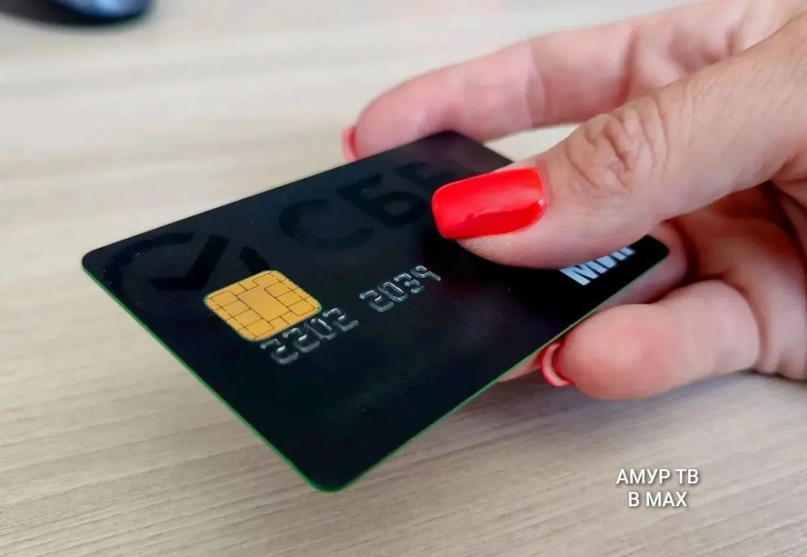 Студентки из Райчихинска пойдут под суд за продажу банковских карт