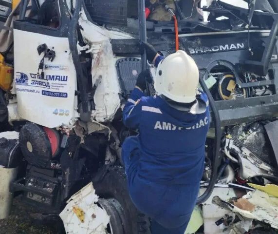 Один человек погиб и два пострадали в столкновении двух фур в Свободненском округе Один человек погиб и два пострадали в столкновении двух фур в Свободненском округе