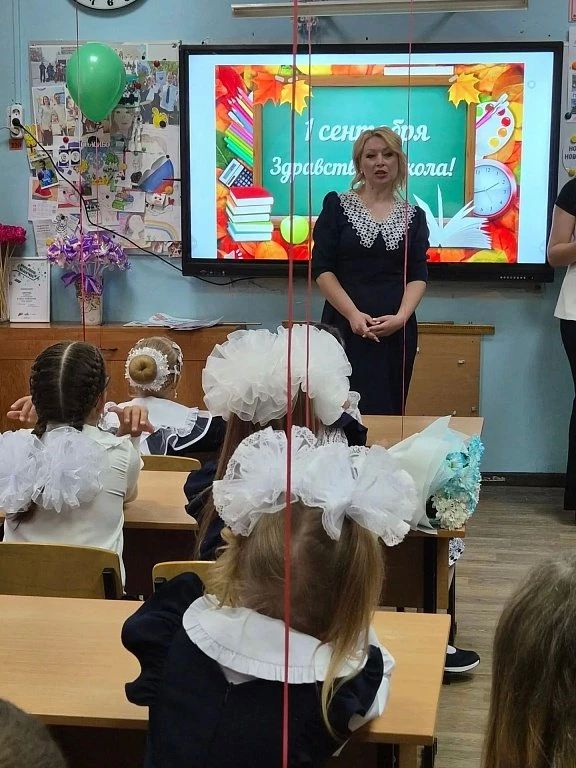 От воробушков-первоклашек до серьезных выпускников: репортаж АСН24 со школьной линейки От воробушков-первоклашек до серьезных выпускников: репортаж АСН24 со школьной линейки