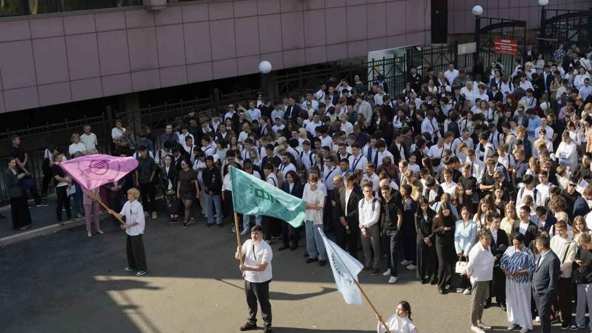 В учебных заведениях Восточно-Сибирского транспортного региона состоялись торжественные линейки, посвященные Дню знаний В учебных заведениях Восточно-Сибирского транспортного региона состоялись торжественные линейки, посвященные Дню знаний