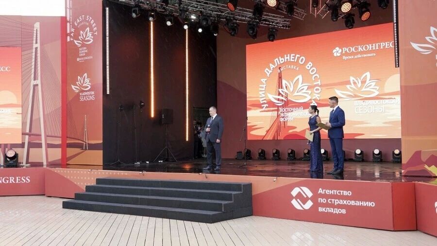 Торжественная церемония открытия выставки «Улица Дальнего Востока» под названием «Дальний Восток – единство в наших сердцах» прошла 1 сентября в рамках XI Восточного экономического форума Торжественная церемония открытия выставки «Улица Дальнего Востока» под названием «Дальний Восток – единство в наших сердцах» прошла 1 сентября в рамках XI Восточного экономического форума
