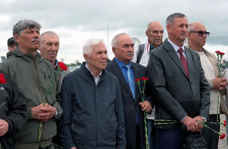 В Благовещенске почтили память павших: ветераны органов внутренних дел приняли участие в памятной акции В Благовещенске почтили память павших: ветераны органов внутренних дел приняли участие в памятной акции