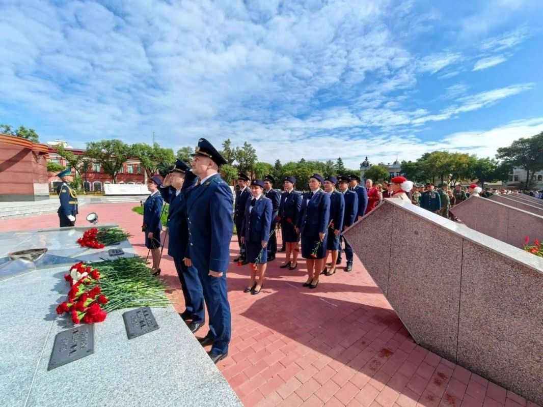 В День воинской славы: работники и ветераны прокуратуры Амурской области почтили память героев В День воинской славы: работники и ветераны прокуратуры Амурской области почтили память героев