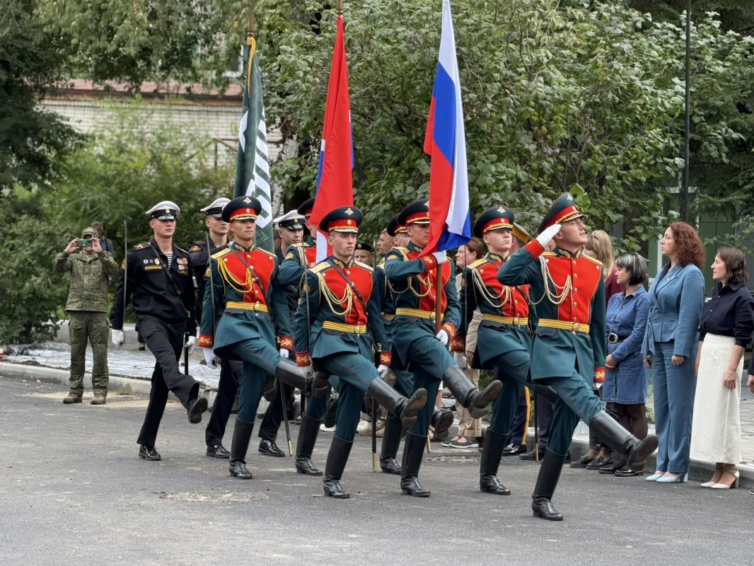 Вчера в рамках Восточного экономического форума Президент России Владимир Владимирович Путин дал старт работе амурского филиала Центра «Воин», а уже сегодня он открыл свои двери для всех желающих познакомится с его работой и... Вчера в рамках Восточного экономического форума Президент России Владимир Владимирович Путин дал старт работе амурского филиала Центра «Воин», а уже сегодня он открыл свои двери для всех желающих познакомится с его работой и...
