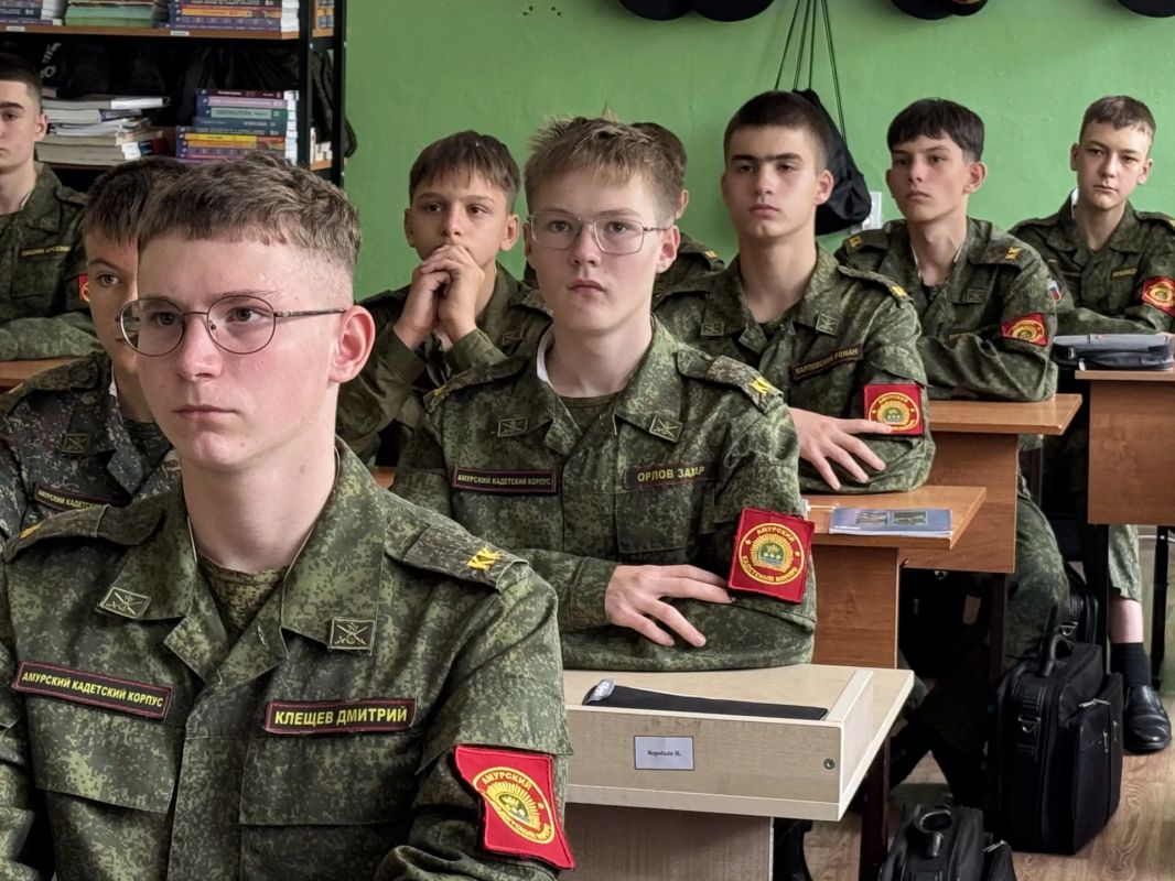Сотрудница следственного управления провела для кадет занятие по профилактике терроризма и экстремизма Сотрудница следственного управления провела для кадет занятие по профилактике терроризма и экстремизма