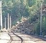 Скала обрушилась 2 сентября на железнодорожные пути на перегоне Кручина — Новая на Забайкальской железной дороге