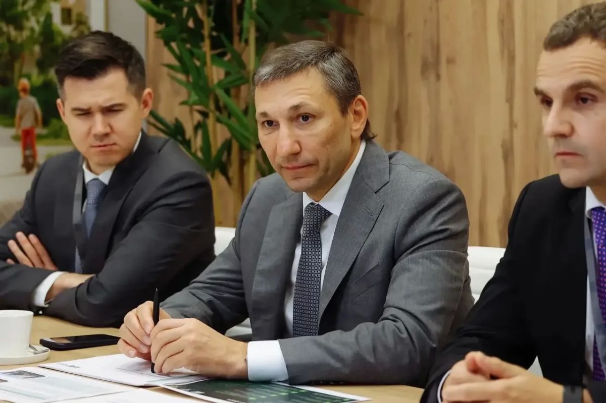 Василий Орлов: На полях ВЭФ провел рабочую встречу с управляющим директором ДОМ.РФ Александром Аксаковым. Обсудили ключевые направления сотрудничества и подписали два соглашения Василий Орлов: На полях ВЭФ провел рабочую встречу с управляющим директором ДОМ.РФ Александром Аксаковым. Обсудили ключевые направления сотрудничества и подписали два соглашения