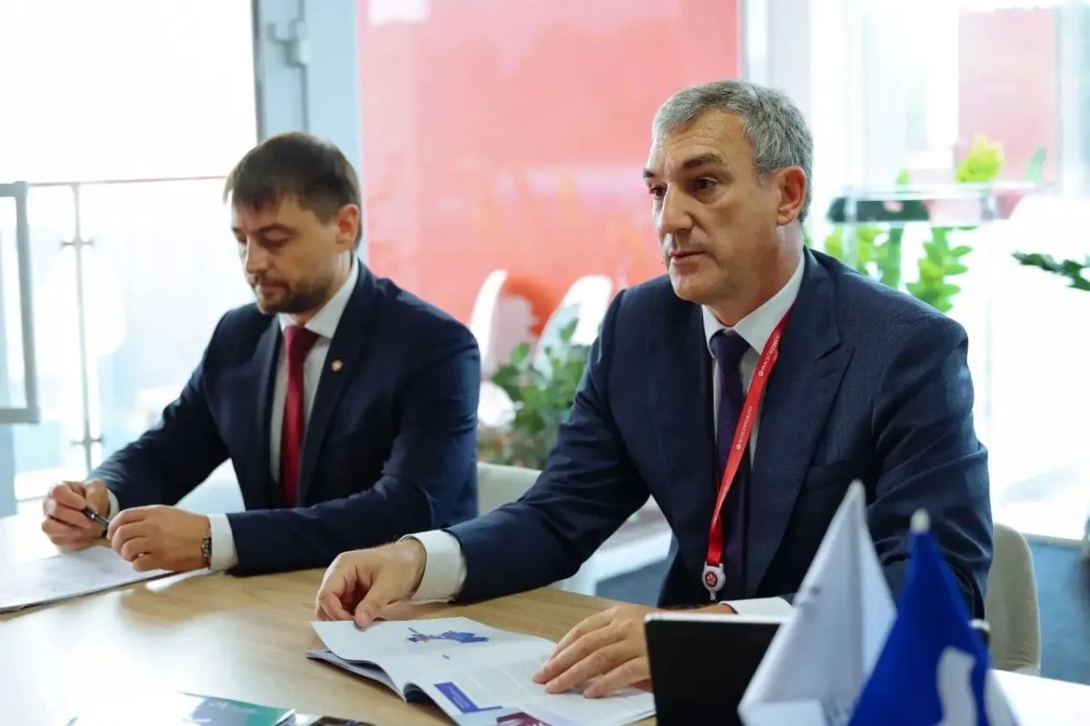 Василий Орлов: На полях ВЭФ встретился с президентом Международной ассоциации бокса (IBA) Умаром Кремлевым Василий Орлов: На полях ВЭФ встретился с президентом Международной ассоциации бокса (IBA) Умаром Кремлевым