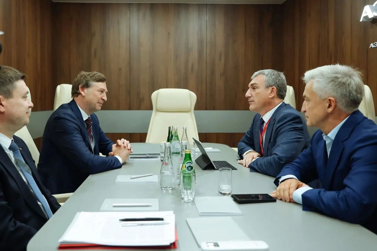 Авиакомпания «Россия» будет знакомить пассажиров с красотами Приамурья Авиакомпания «Россия» будет знакомить пассажиров с красотами Приамурья