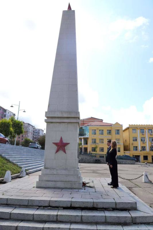 В преддверии Дня Победы над милитаристской Японией и окончания Второй мировой войны дипломаты Посольства России в Китае, Генерального консульства России в Харбине и сотрудники Представительства Министерства обороны... В преддверии Дня Победы над милитаристской Японией и окончания Второй мировой войны дипломаты Посольства России в Китае, Генерального консульства России в Харбине и сотрудники Представительства Министерства обороны...