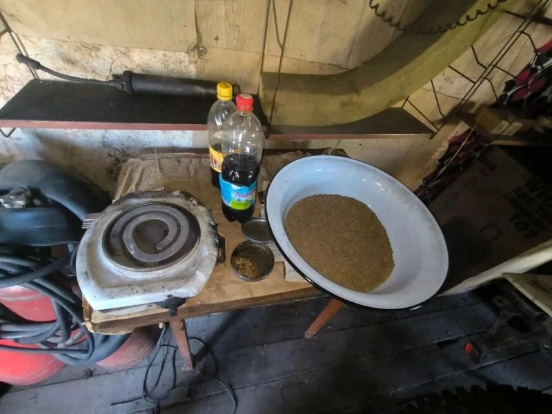 В Райчихинске полицейские пресекли незаконную деятельность гражданина, занимавшегося культивированием наркосодержащих растений В Райчихинске полицейские пресекли незаконную деятельность гражданина, занимавшегося культивированием наркосодержащих растений