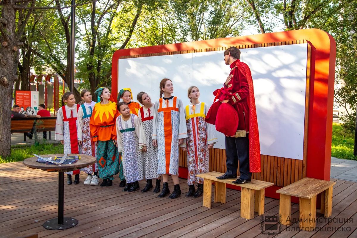 В сквере имени Приёмыхова открыли театральный сезон 2026/27 В сквере имени Приёмыхова открыли театральный сезон 2026/27