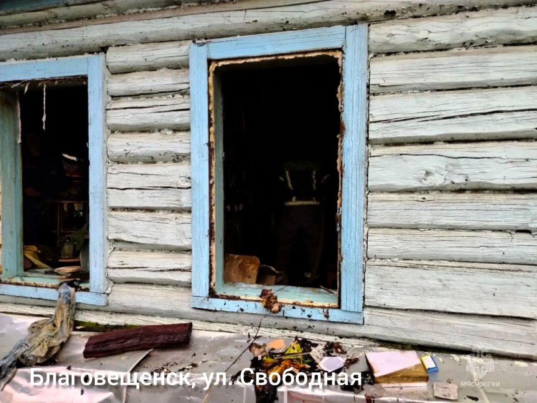 #СобытияМЧС28. В Амурской области за прошедшие сутки Потушено 7 пожаров, 4 из них ликвидировали силы и средства МЧС России: в Тынде на ул. Связистов горели гаражный бокс и 3 пристроенных к нему гаража #СобытияМЧС28. В Амурской области за прошедшие сутки Потушено 7 пожаров, 4 из них ликвидировали силы и средства МЧС России: в Тынде на ул. Связистов горели гаражный бокс и 3 пристроенных к нему гаража