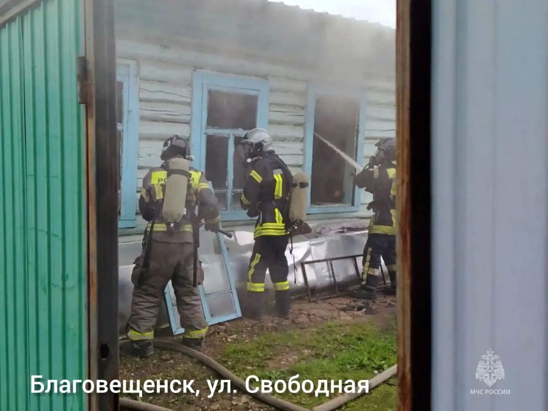 #СобытияМЧС28. В Амурской области за прошедшие сутки Потушено 7 пожаров, 4 из них ликвидировали силы и средства МЧС России: в Тынде на ул. Связистов горели гаражный бокс и 3 пристроенных к нему гаража #СобытияМЧС28. В Амурской области за прошедшие сутки Потушено 7 пожаров, 4 из них ликвидировали силы и средства МЧС России: в Тынде на ул. Связистов горели гаражный бокс и 3 пристроенных к нему гаража