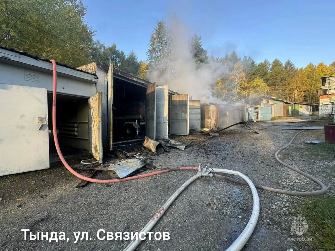 #СобытияМЧС28. В Амурской области за прошедшие сутки Потушено 7 пожаров, 4 из них ликвидировали силы и средства МЧС России: в Тынде на ул. Связистов горели гаражный бокс и 3 пристроенных к нему гаража #СобытияМЧС28. В Амурской области за прошедшие сутки Потушено 7 пожаров, 4 из них ликвидировали силы и средства МЧС России: в Тынде на ул. Связистов горели гаражный бокс и 3 пристроенных к нему гаража