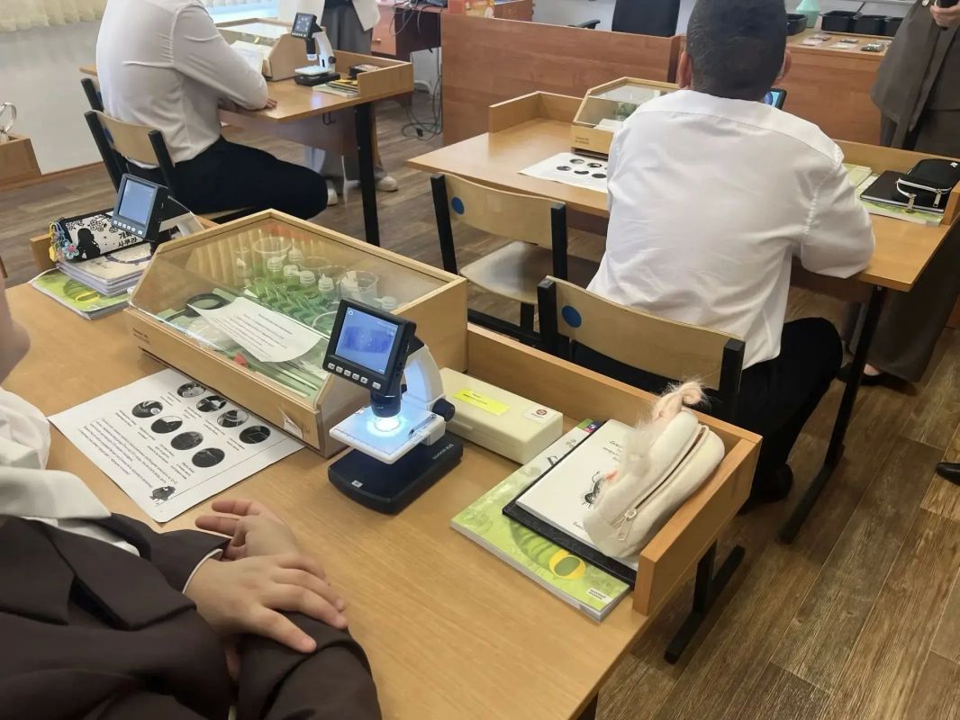 Особое внимание — детям с особенностями здоровья: Светлана Яковлева проверила условия в школе-интернате, где учат детей с нарушением слуха Особое внимание — детям с особенностями здоровья: Светлана Яковлева проверила условия в школе-интернате, где учат детей с нарушением слуха