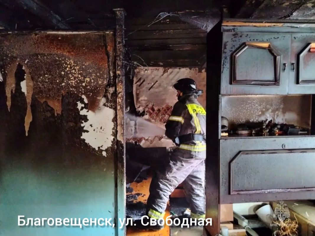 #СобытияМЧС28. В Амурской области за прошедшие сутки Потушено 7 пожаров, 4 из них ликвидировали силы и средства МЧС России: в Тынде на ул. Связистов горели гаражный бокс и 3 пристроенных к нему гаража #СобытияМЧС28. В Амурской области за прошедшие сутки Потушено 7 пожаров, 4 из них ликвидировали силы и средства МЧС России: в Тынде на ул. Связистов горели гаражный бокс и 3 пристроенных к нему гаража