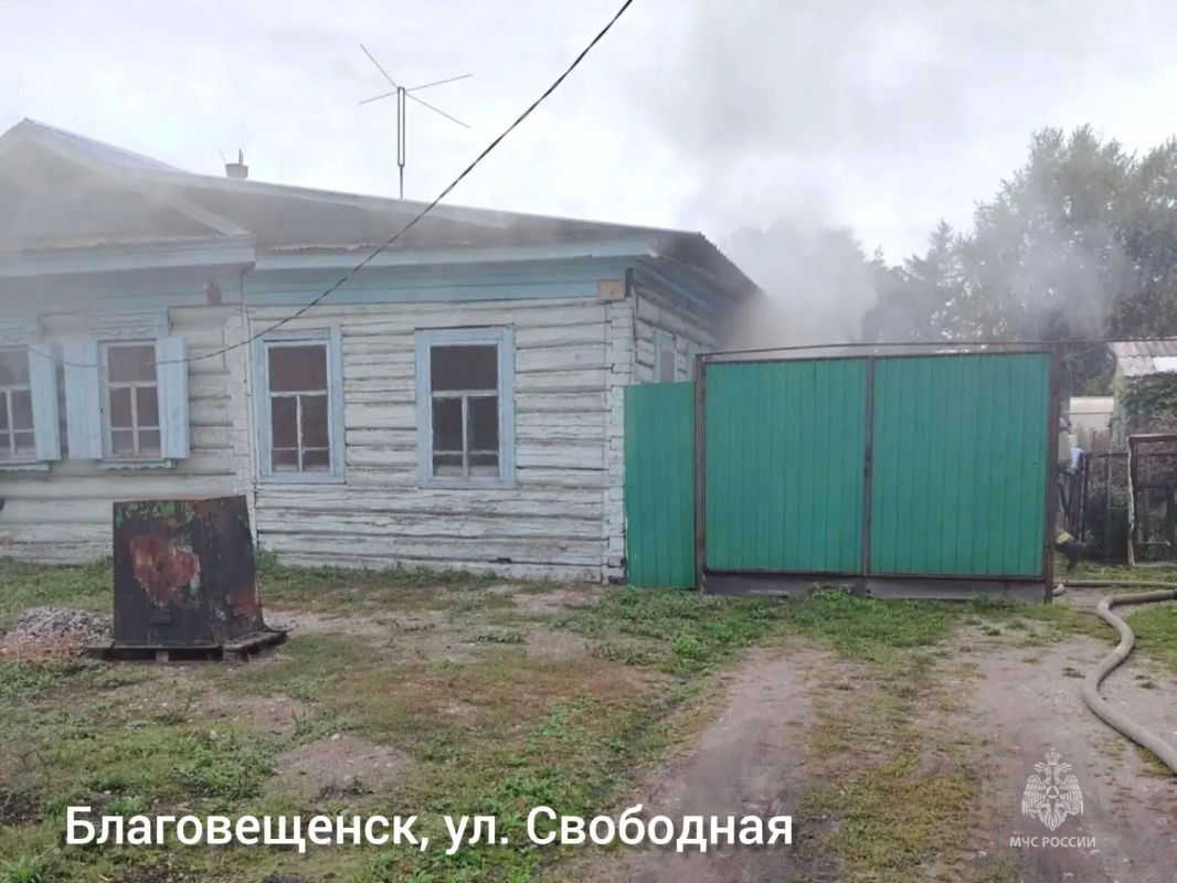#СобытияМЧС28. В Амурской области за прошедшие сутки Потушено 7 пожаров, 4 из них ликвидировали силы и средства МЧС России: в Тынде на ул. Связистов горели гаражный бокс и 3 пристроенных к нему гаража #СобытияМЧС28. В Амурской области за прошедшие сутки Потушено 7 пожаров, 4 из них ликвидировали силы и средства МЧС России: в Тынде на ул. Связистов горели гаражный бокс и 3 пристроенных к нему гаража