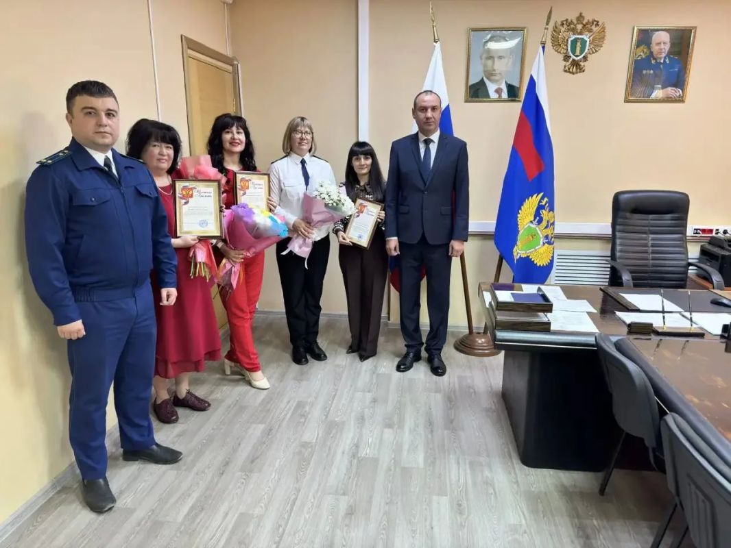 В Тынде подписано соглашение о создании специализированного «прокурорского класса» В Тынде подписано соглашение о создании специализированного «прокурорского класса»