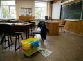 «Мойте сами или платите за уборку из своего кармана»: в колледже Благовещенска студентов обязали убирать аудитории